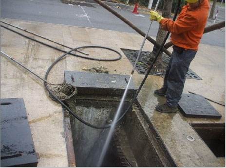 昌吉池底污泥如何清理